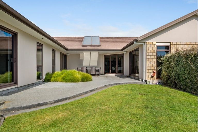 Photo of property in 5b Tupuhi Place, Highlands Park, New Plymouth, 4312