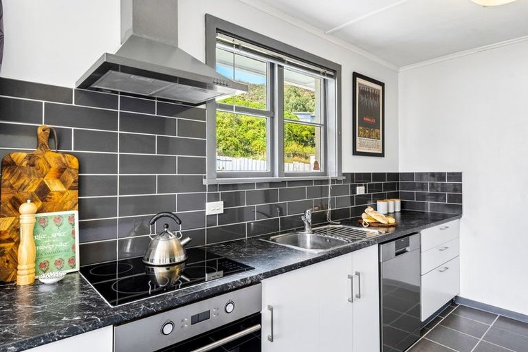 Photo of property in 198 Waddington Drive, Naenae, Lower Hutt, 5011