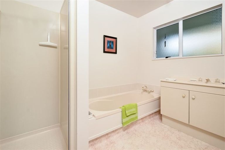 Photo of property in 22 Suncrest Drive, West Harbour, Auckland, 0618