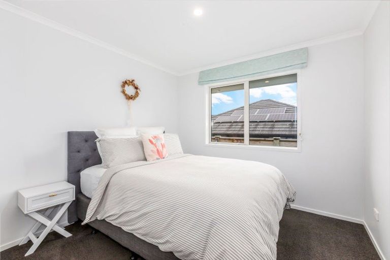 Photo of property in 27 Mooring Close, Whitby, Porirua, 5024