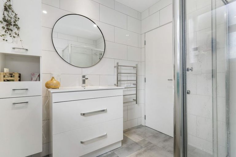 Photo of property in 23 Helleur Road, Massey, Auckland, 0614