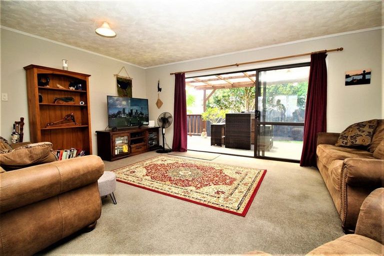 Photo of property in 1/17 Garelja Road, Henderson, Auckland, 0612