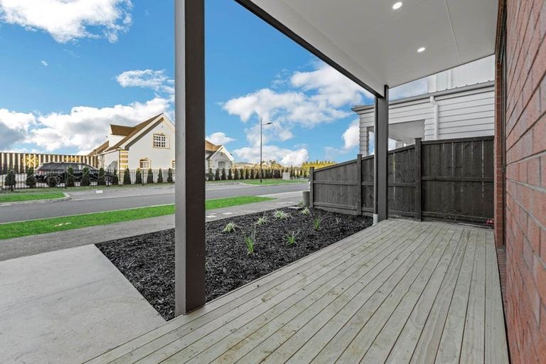 Photo of property in 14 Yellow Pear Lane, Karaka, 2578