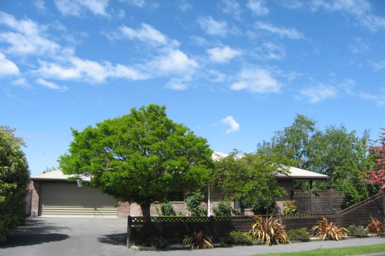 Photo of property in 19 Watson Place, Rangiora, 7400