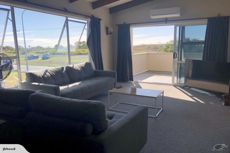 Photo of property in 828a Papamoa Beach Road, Papamoa Beach, Papamoa, 3118