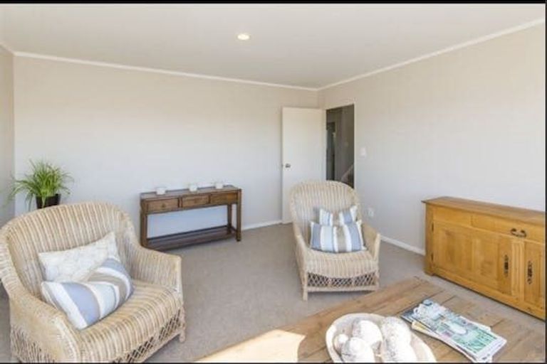 Photo of property in 31 Nalanda Crescent, Broadmeadows, Wellington, 6035