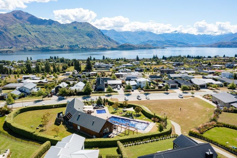 Photo of property in 11 Clutha Place, Wanaka, 9305