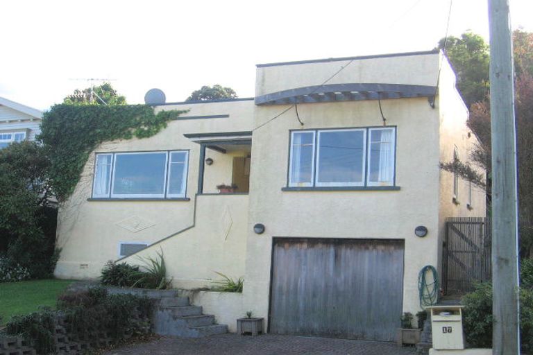 Photo of property in 17 Woodvale Grove, Fairfield, Lower Hutt, 5011