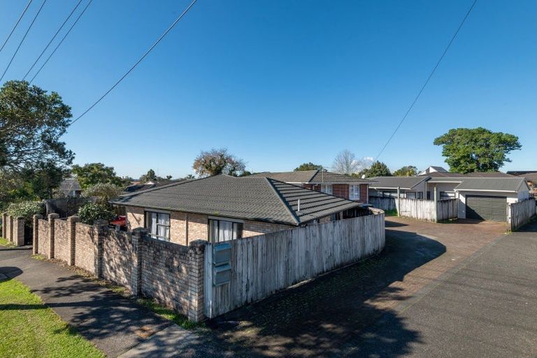 Photo of property in 70 Sturges Road, Henderson, Auckland, 0612