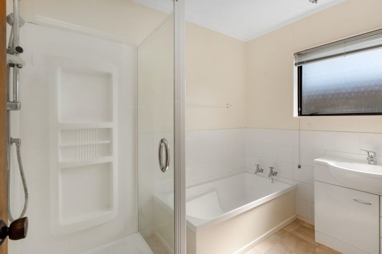 Photo of property in 58 Albatross Close, Whitby, Porirua, 5024