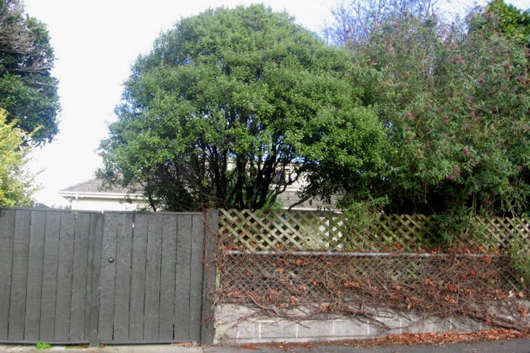 Photo of property in 167 Whites Line East, Waiwhetu, Lower Hutt, 5010