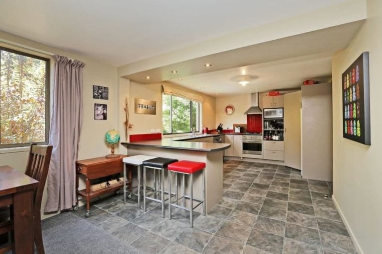 Photo of property in 17 Busby Hill, Havelock North, 4130