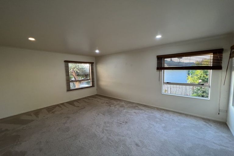 Photo of property in 2/50 Bond Crescent, Forrest Hill, Auckland, 0620