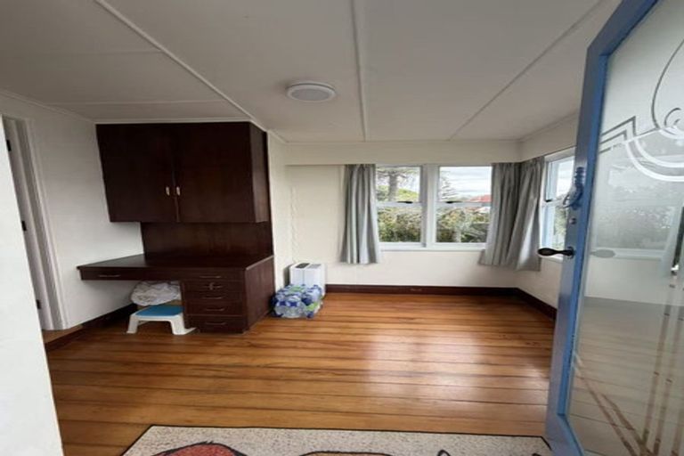 Photo of property in 8 Nikau Street, New Lynn, Auckland, 0600