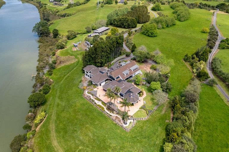 Photo of property in 111 Riverland Road, Kumeu, 0892
