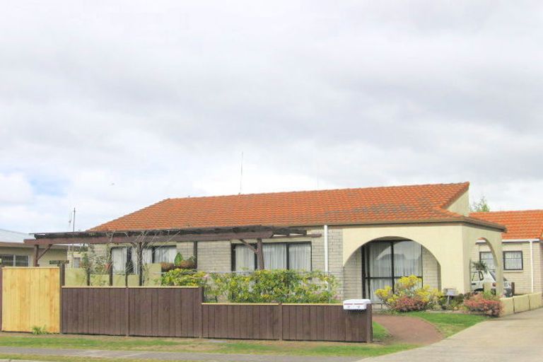 Photo of property in 2/88 Gloucester Road, Mount Maunganui, 3116