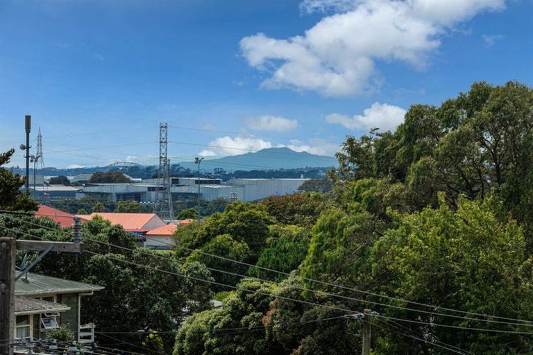 Photo of property in 17 Divich Avenue, Te Atatu South, Auckland, 0610