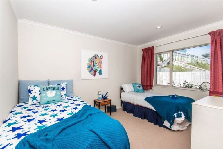 Photo of property in 9 Saint Vincent Terrace, Grenada Village, Wellington, 6037