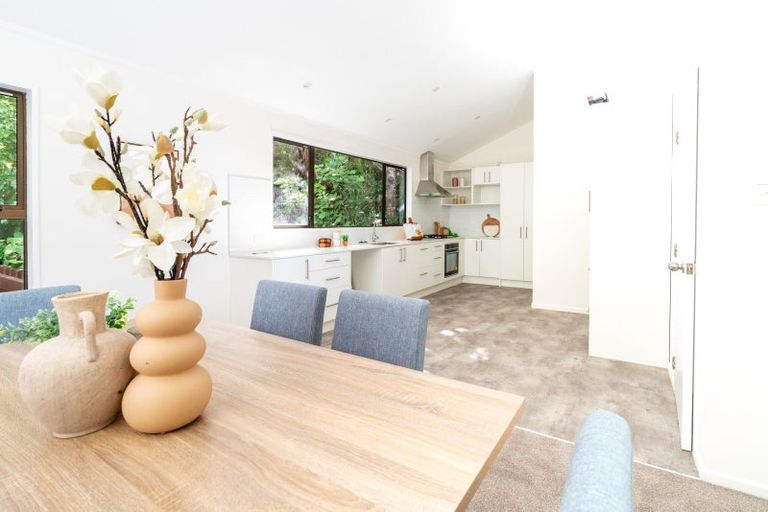 Photo of property in 16 Garden Road, Northland, Wellington, 6012