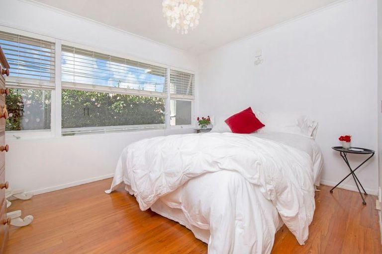 Photo of property in 1/24 Liston Crescent, Cockle Bay, Auckland, 2014