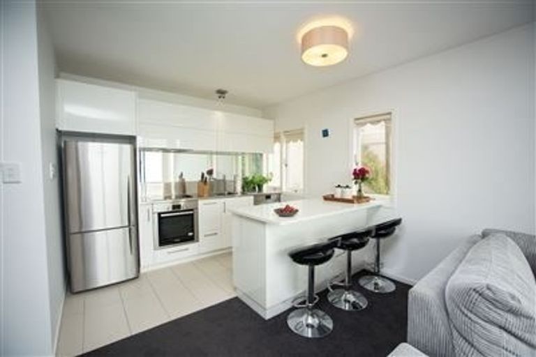 Photo of property in 3/2 Oriental Terrace, Mount Victoria, Wellington, 6011