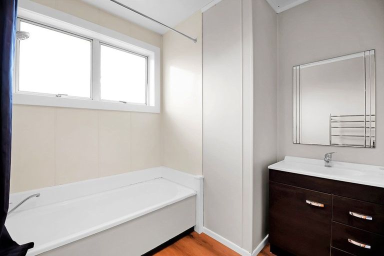 Photo of property in 10 Karaka Street, Inglewood, 4330