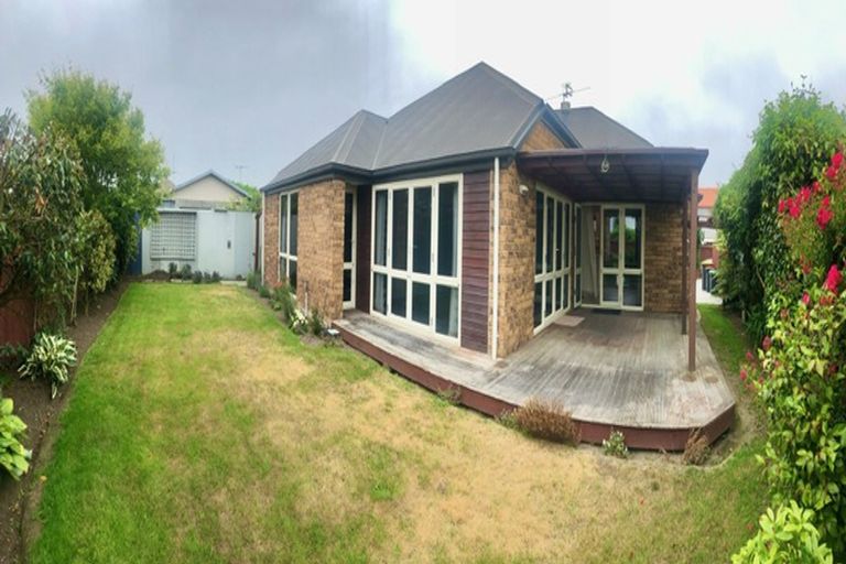 Photo of property in 47 Blue Gum Place, New Brighton, Christchurch, 8083