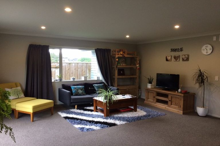 Photo of property in 28 Poppy Watts Grove, Stokes Valley, Lower Hutt, 5019