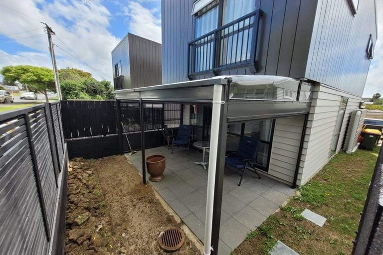 Photo of property in 1/60 Hepburn Road, Glendene, Auckland, 0602