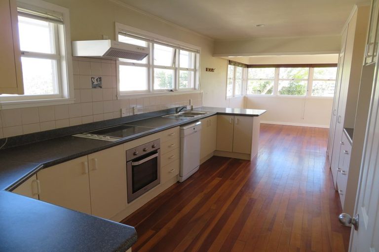 Photo of property in 1/16 Bradbury Road, Botany Downs, Auckland, 2010