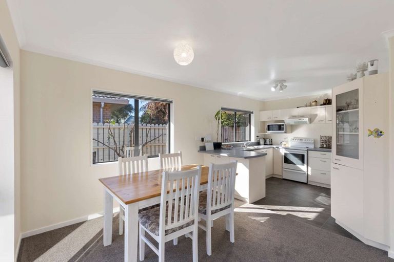 Photo of property in 2/172 Queen Street, Waiuku, 2123