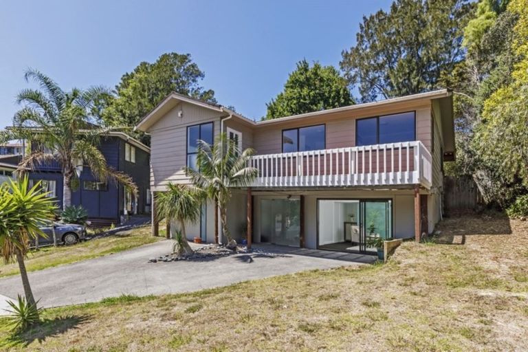 Photo of property in 93 Oaktree Avenue, Browns Bay, Auckland, 0630