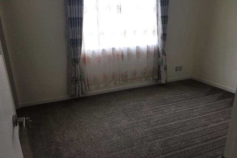 Photo of property in 8 Tawa Place, Orewa, 0931