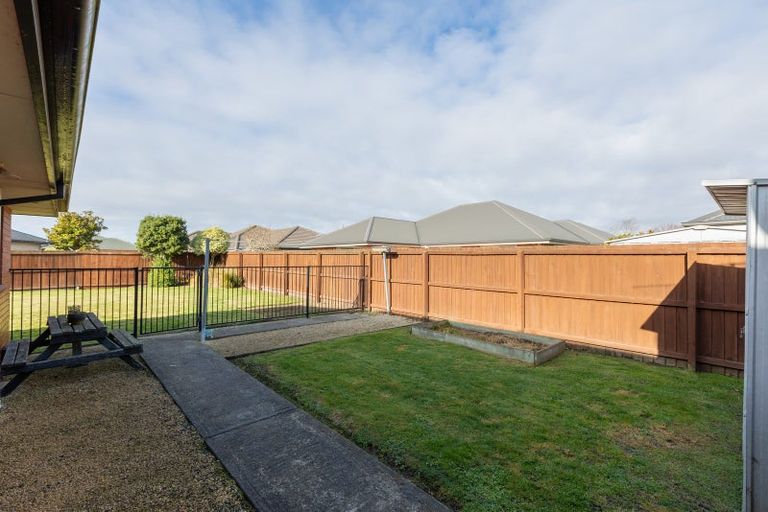 Photo of property in 4 Gwen Place, Redwood, Christchurch, 8051
