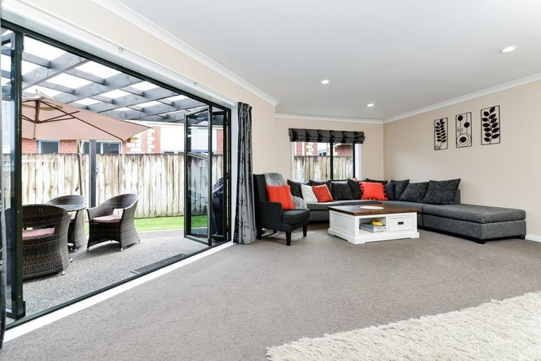 Photo of property in 52 Waiwherowhero Drive, St Andrews, Hamilton, 3200