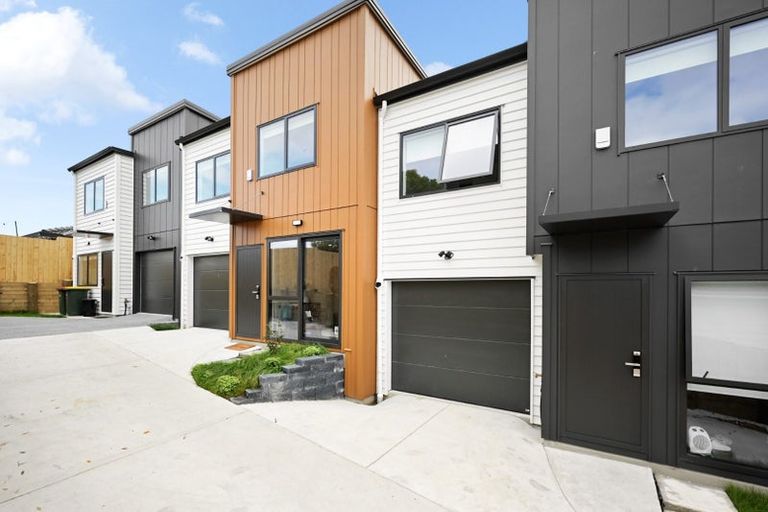 Photo of property in 12c Massine Place, Randwick Park, Auckland, 2105