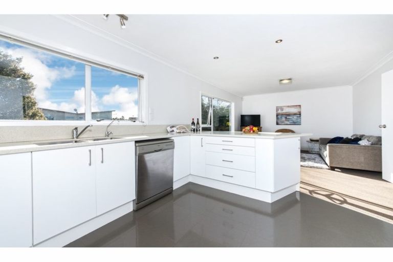 Photo of property in 24 Venus Place, Half Moon Bay, Auckland, 2012