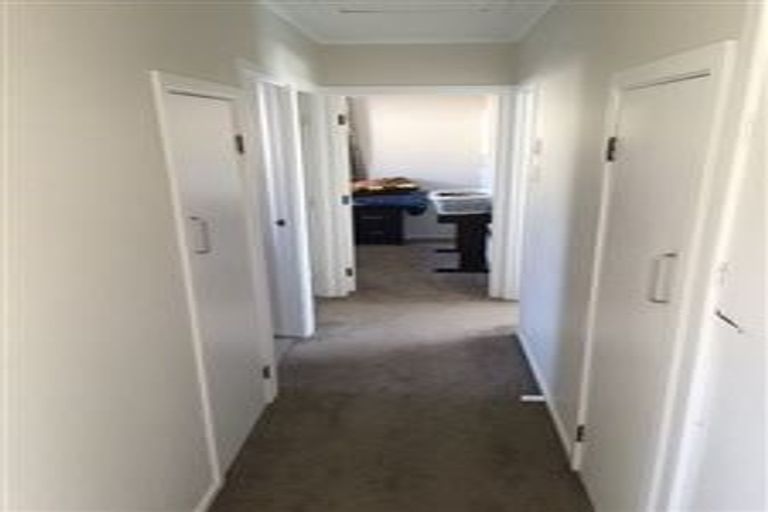 Photo of property in 10 Kaikoura Street, Henderson, Auckland, 0612