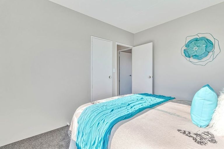 Photo of property in 2/8 Anglers Way, Wattle Downs, Auckland, 2102