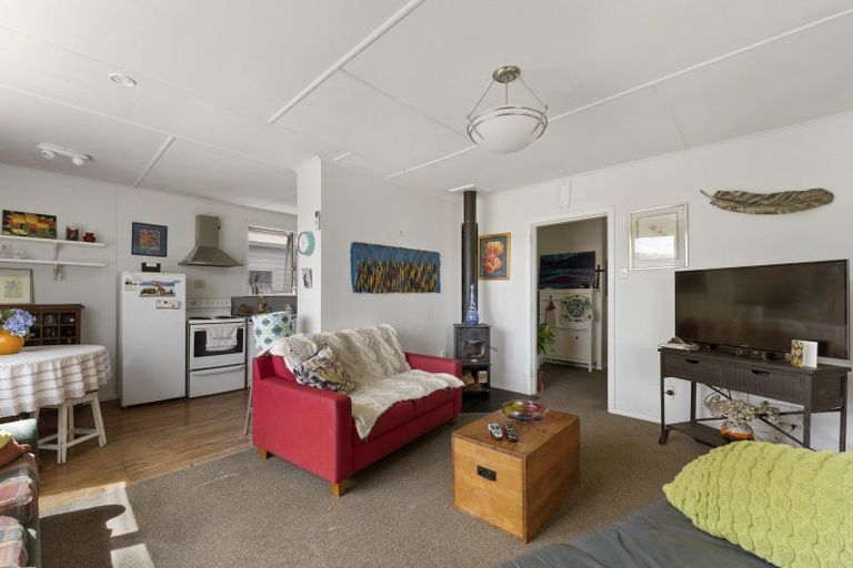 Photo of property in 16 Wairau Road, Picton, 7220