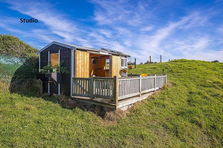 Photo of property in 21 Sandown Road, Te Horo Beach, Otaki, 5581