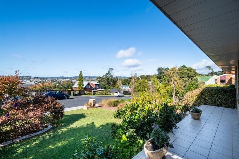 Photo of property in 52 Spence Road, Henderson, Auckland, 0612