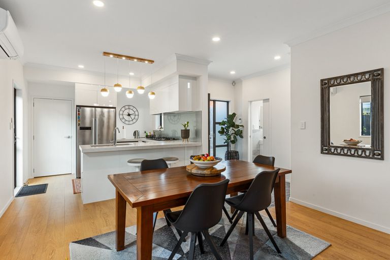 Photo of property in 49c Titirangi Road, New Lynn, Auckland, 0600