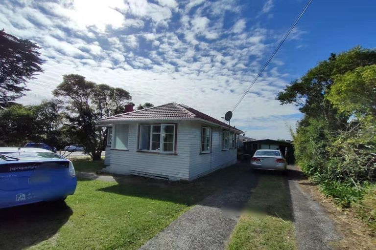Photo of property in 2/10 Exmouth Road, Northcote, Auckland, 0627