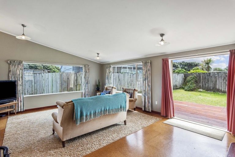 Photo of property in 1 Frances Street, Waikanae Beach, Waikanae, 5036