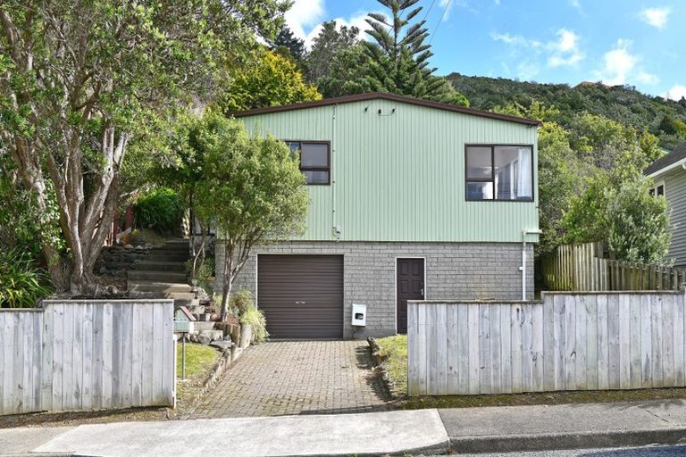 Photo of property in 43 Franklyn Road, Tawa, Wellington, 5028