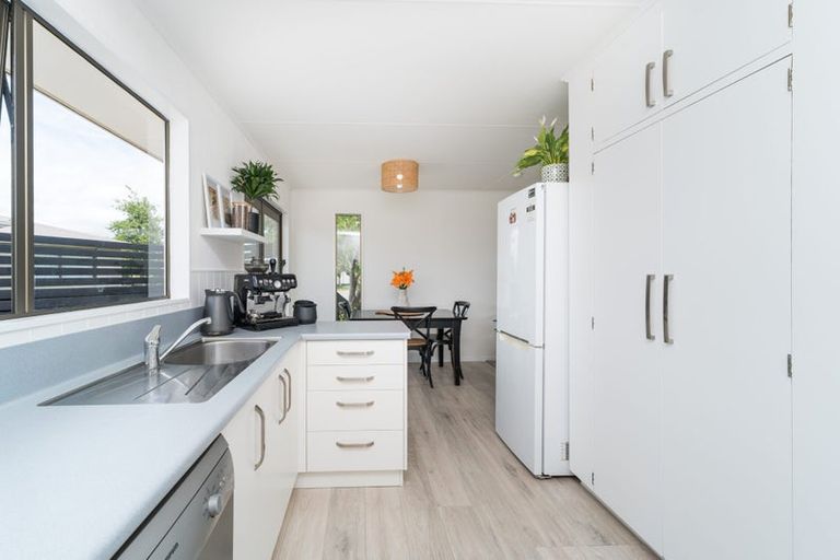 Photo of property in 27 Hillcrest Drive, Kelvin Grove, Palmerston North, 4414