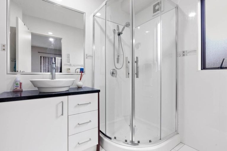 Photo of property in 28 Malahide Drive, Flat Bush, Auckland, 2019