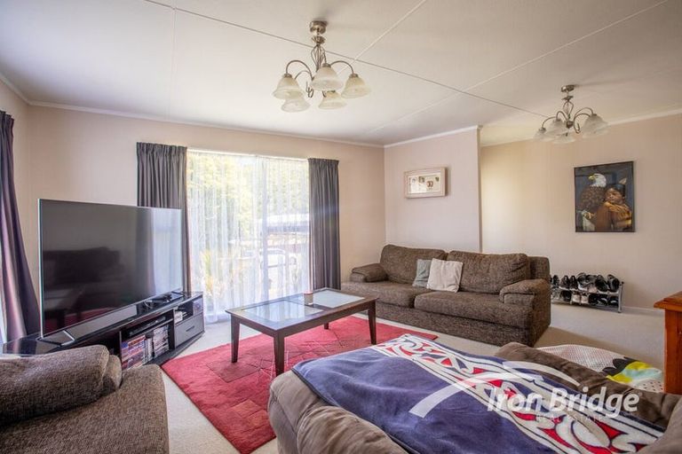 Photo of property in 2 Hartford Crescent, Totara Park, Upper Hutt, 5018