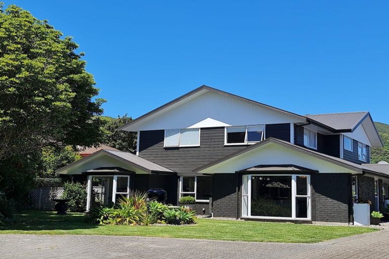 Photo of property in 216 Waiwhetu Road, Waterloo, Lower Hutt, 5011